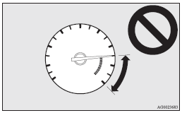 Mitsubishi Lancer: Tachometer. 