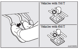 Mitsubishi Lancer: Automatically stopping the engine. 2. Release the clutch pedal. The “ ” display/indicator will turn on and the engine